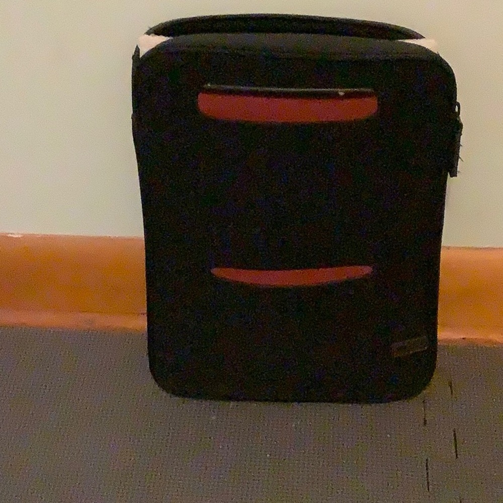 Tablet zippered travel case